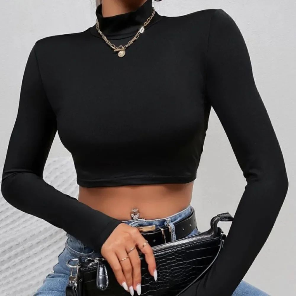 Black long sleeve crop top